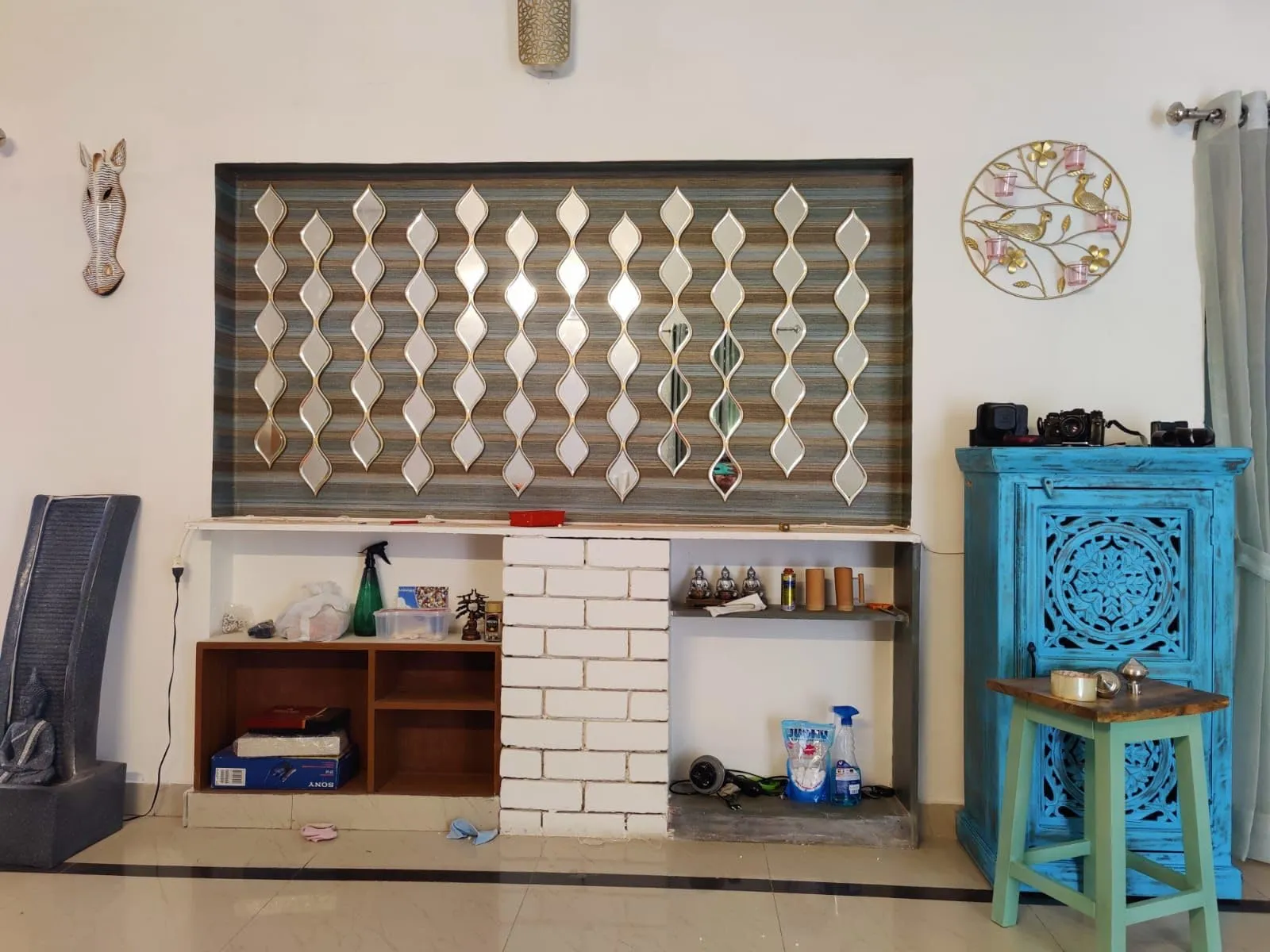 VENETIAN IMAGE Modern Designer Hexagonal Wall Mirror Set of 9 with Wooden Strips for Home Decoration - Gold Framed Wall Decor for Bedroom, Living Room, Drawing Room, Lobby, Foyer